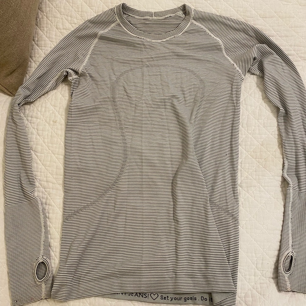 Black and white long sleeve lululemon top